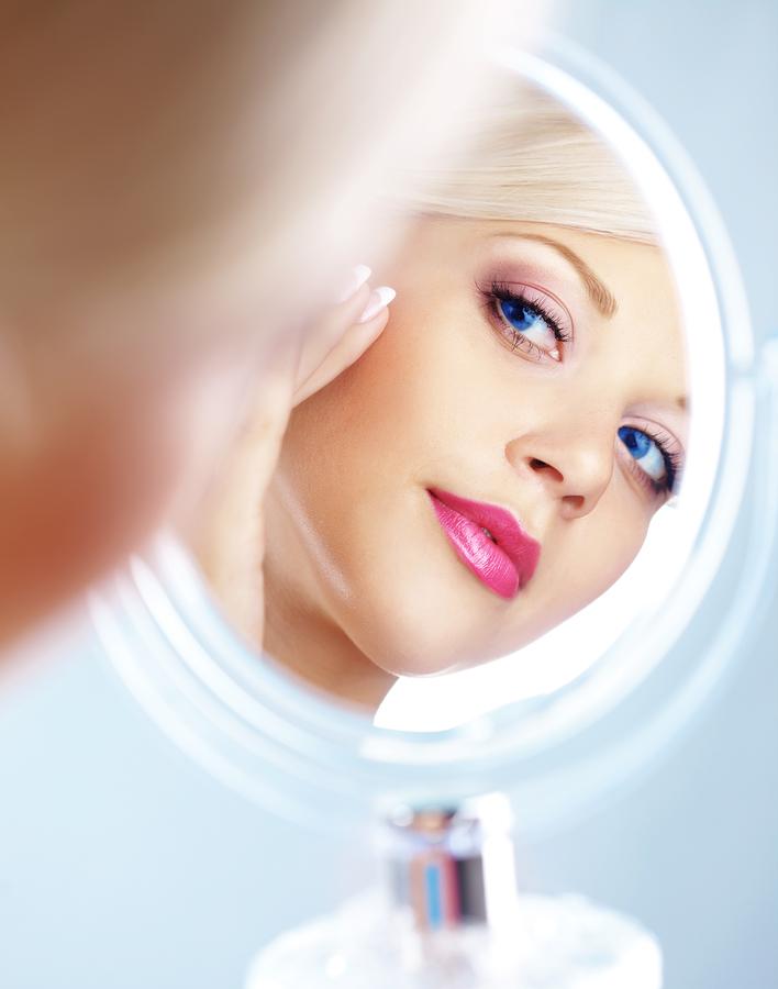 The Best Vanity Mirrors for Flawless Foundation Studio Elan